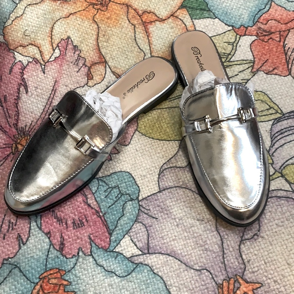 NEW silver mule loafer shoes size 9 Breckelle’s.